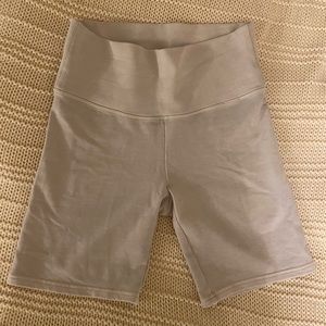 Tna high-rise biker shorts